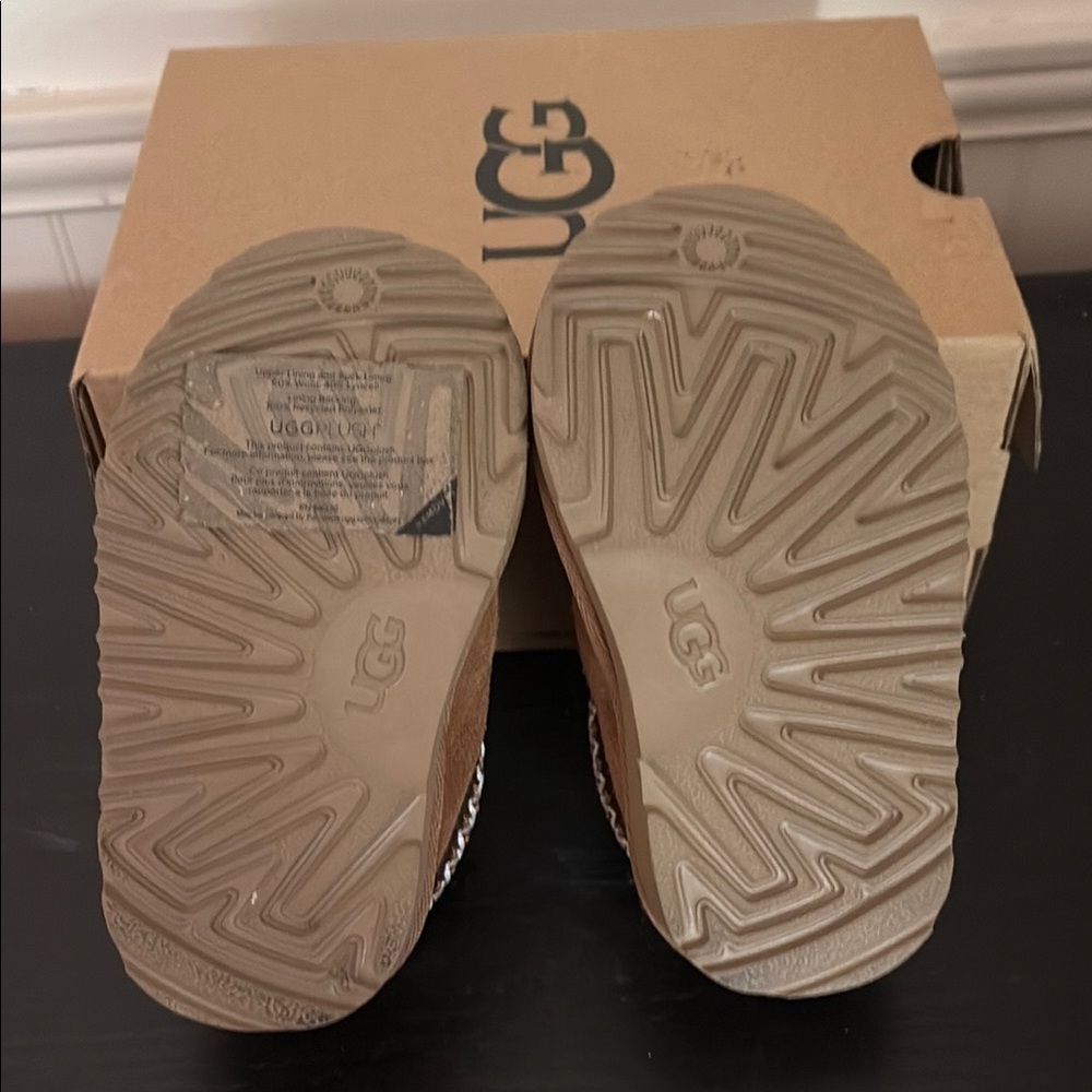 Ugg T Tasman II Kids US 6 KS - Picture 5 of 6
